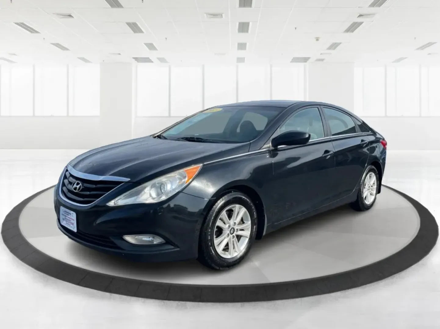 2013 Hyundai Sonata GLS (5NPEB4AC6DH) with an 2.4L I-4 gasoline direct injection engine, located at 401 Woodman Dr, Riverside, OH, 45431, (937) 908-9800, 39.760899, -84.123421 - If you're searching for the perfect blend of reliability, comfort, and affordability, look no further than this stunning 2013 Hyundai Sonata GLS, available now at Advantage Car and Credit in Fairborn, OH. Ideal for budget-conscious buyers or families looking for a dependable sedan, this vehicle shin - Photo#8