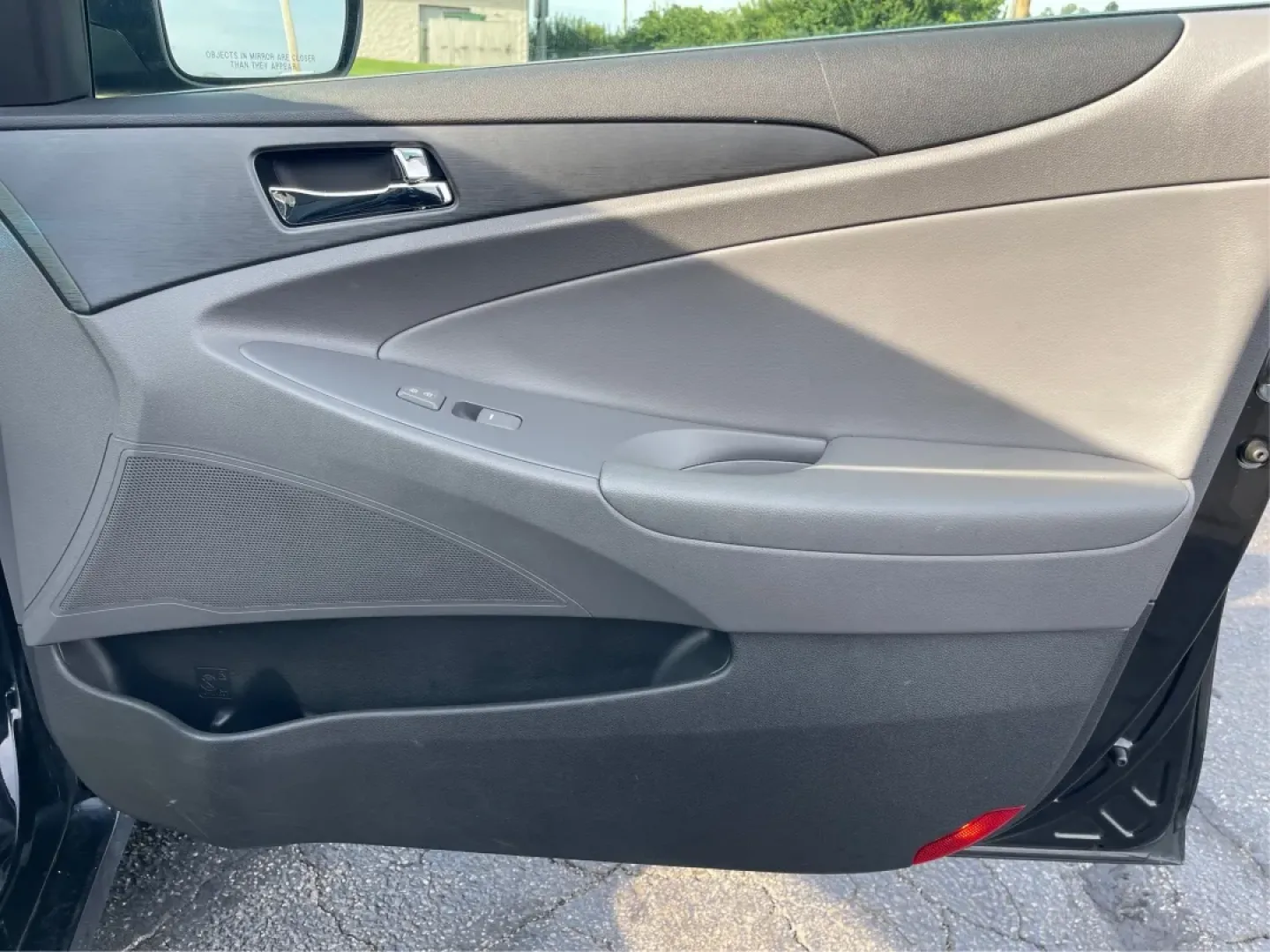 2013 Hyundai Sonata GLS (5NPEB4AC6DH) with an 2.4L I-4 gasoline direct injection engine, located at 401 Woodman Dr, Riverside, OH, 45431, (937) 908-9800, 39.760899, -84.123421 - If you're searching for the perfect blend of reliability, comfort, and affordability, look no further than this stunning 2013 Hyundai Sonata GLS, available now at Advantage Car and Credit in Fairborn, OH. Ideal for budget-conscious buyers or families looking for a dependable sedan, this vehicle shin - Photo#20