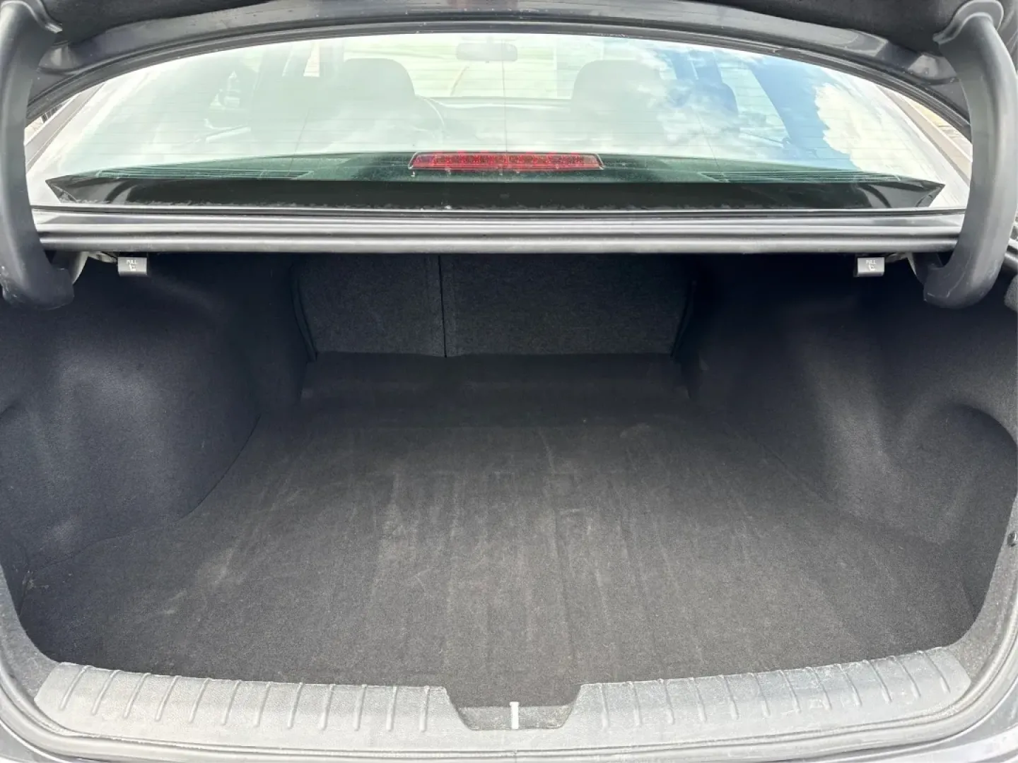2018 Kia Optima LX (KNAGT4L33J5) with an Theta II 2.4L I-4 gasoline direct injection engine, located at 1099 N County Rd 25A , Troy, OH, 45373, (937) 908-9800, 40.057079, -84.212883 - **Experience the Perfect Blend of Style and Comfort with the 2018 Kia Optima LX at Advantage Car and Credit!**<br /> <br /> Are you searching for a reliable sedan that fits seamlessly into your busy lifestyle? Look no further! The 2018 Kia Optima LX is not just a means of transportation; it's your p - Photo#12