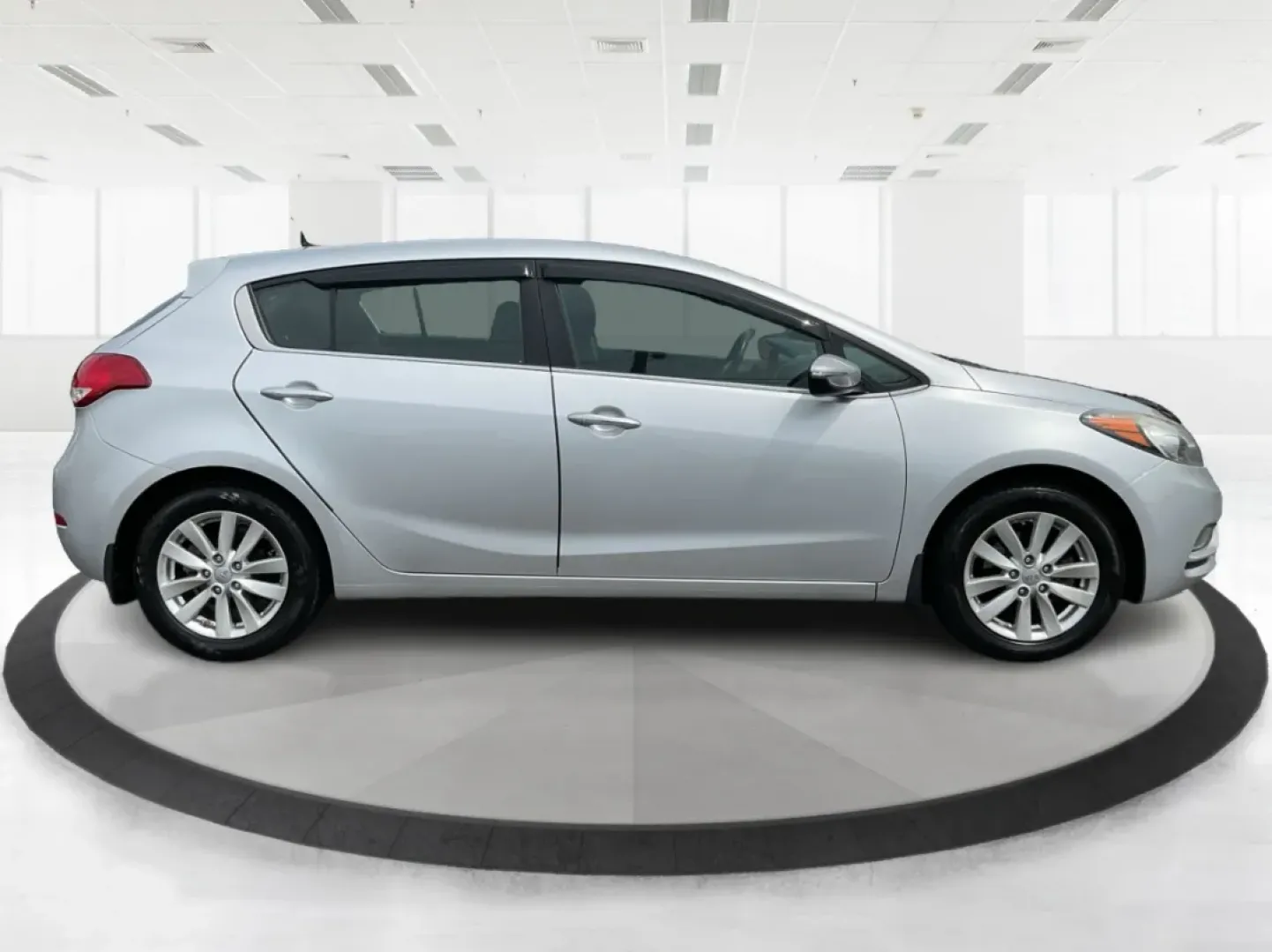 2014 Kia Forte EX (KNAFX5A88E5) with an 2L I-4 gasoline direct injection engine, located at 401 Woodman Dr, Riverside, OH, 45431, (937) 908-9800, 39.760899, -84.123421 - **Discover Your Next Adventure with the 2014 Kia Forte EX at Advantage Car and Credit!**<br /> <br /> Are you ready to elevate your daily commute or embark on weekend adventures? The 2014 Kia Forte EX is the perfect companion, whether you're navigating the bustling streets of Fairborn, OH, or hittin - Photo#1