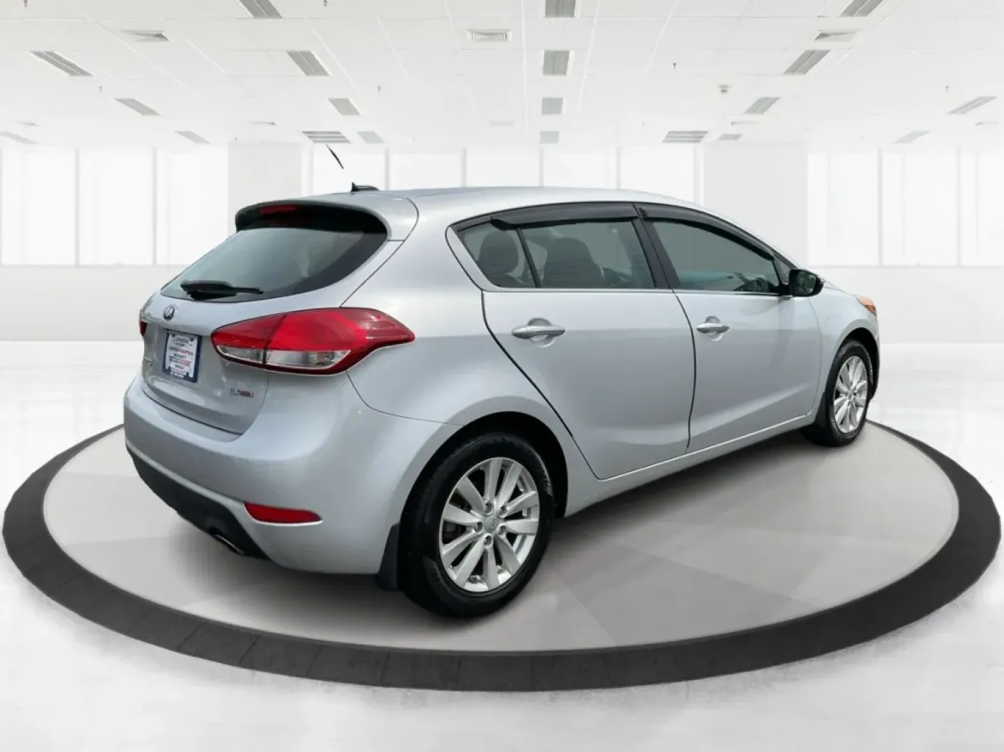 2014 Kia Forte EX (KNAFX5A88E5) with an 2L I-4 gasoline direct injection engine, located at 401 Woodman Dr, Riverside, OH, 45431, (937) 908-9800, 39.760899, -84.123421 - **Discover Your Next Adventure with the 2014 Kia Forte EX at Advantage Car and Credit!**<br /> <br /> Are you ready to elevate your daily commute or embark on weekend adventures? The 2014 Kia Forte EX is the perfect companion, whether you're navigating the bustling streets of Fairborn, OH, or hittin - Photo#2