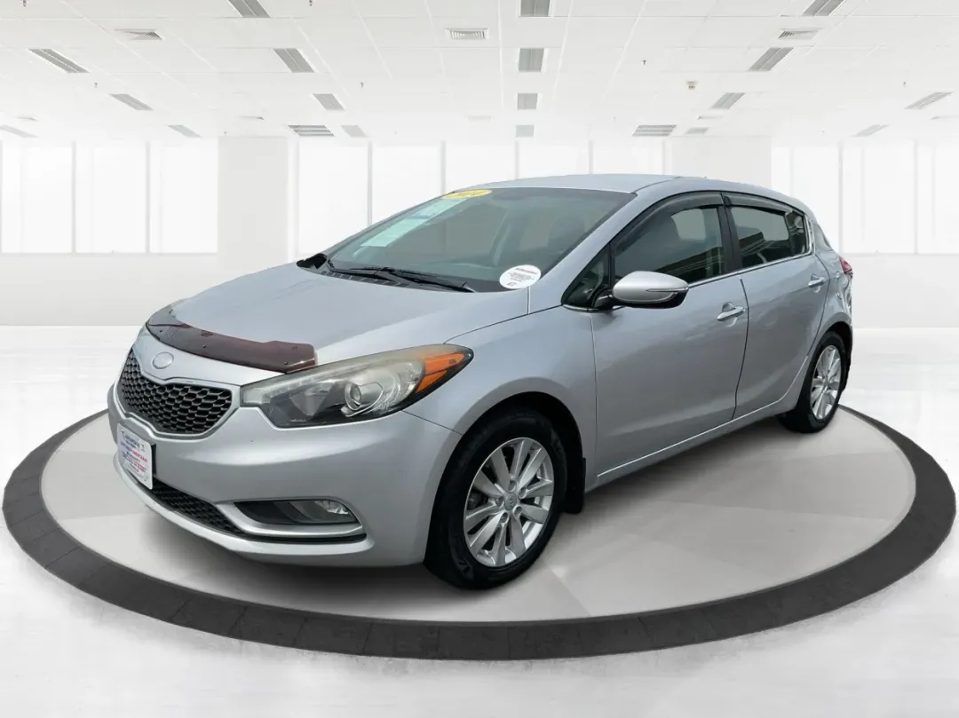 2014 Kia Forte EX (KNAFX5A88E5) with an 2L I-4 gasoline direct injection engine, 6-Speed Automatic transmission, located at 401 Woodman Dr, Riverside, OH, 45431, (937) 908-9800, 39.760899, -84.123421 - **Discover Your Next Adventure with the 2014 Kia Forte EX at Advantage Car and Credit!**<br /> <br /> Are you ready to elevate your daily commute or embark on weekend adventures? The 2014 Kia Forte EX is the perfect companion, whether you're navigating the bustling streets of Fairborn, OH, or hittin - Photo#8