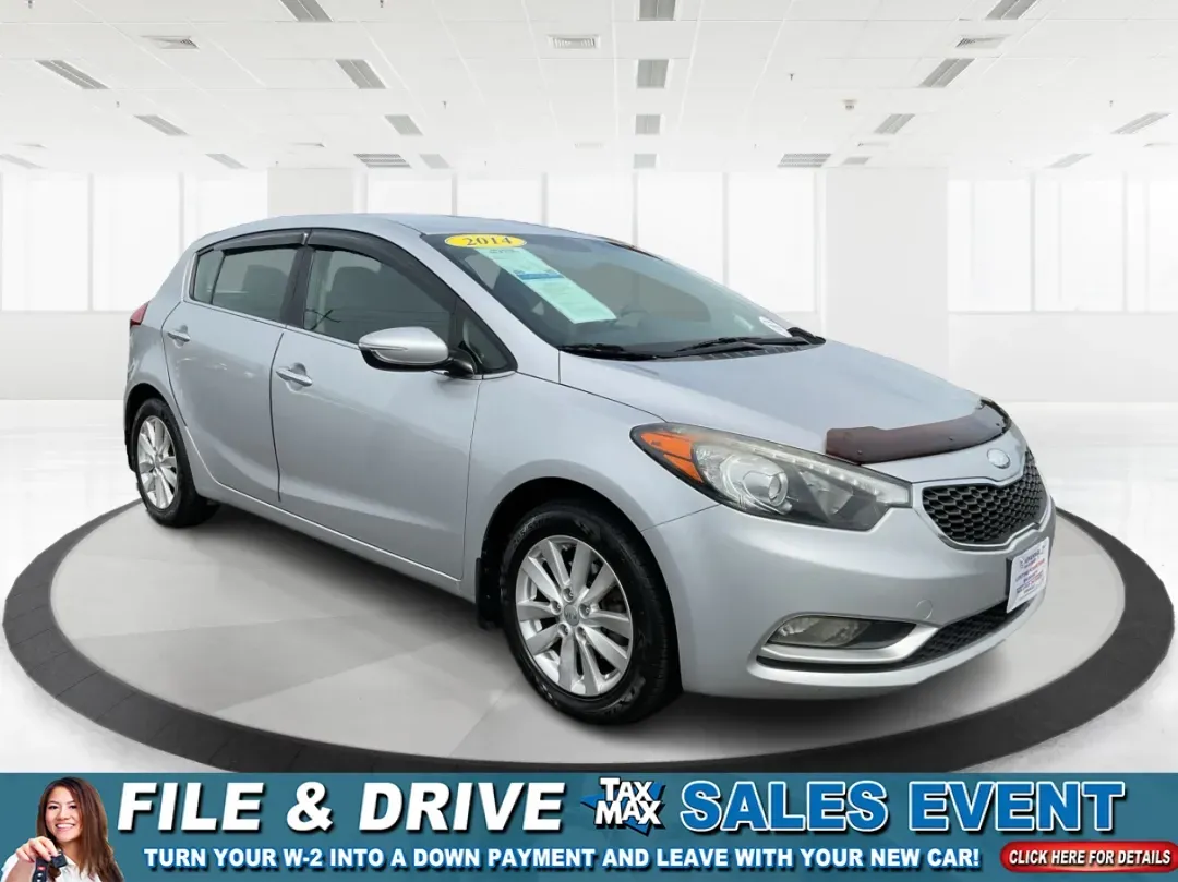 2014 Kia Forte EX (KNAFX5A88E5) with an 2L I-4 gasoline direct injection engine, 6-Speed Automatic transmission, located at 4508 South Dixie Dr, Moraine, OH, 45439, (937) 908-9800, 39.689976, -84.218452 - **Discover Your Next Adventure with the 2014 Kia Forte EX at Advantage Car and Credit!**<br /> <br /> Are you ready to elevate your daily commute or embark on weekend adventures? The 2014 Kia Forte EX is the perfect companion, whether you're navigating the bustling streets of Fairborn, OH, or hittin - Photo#0