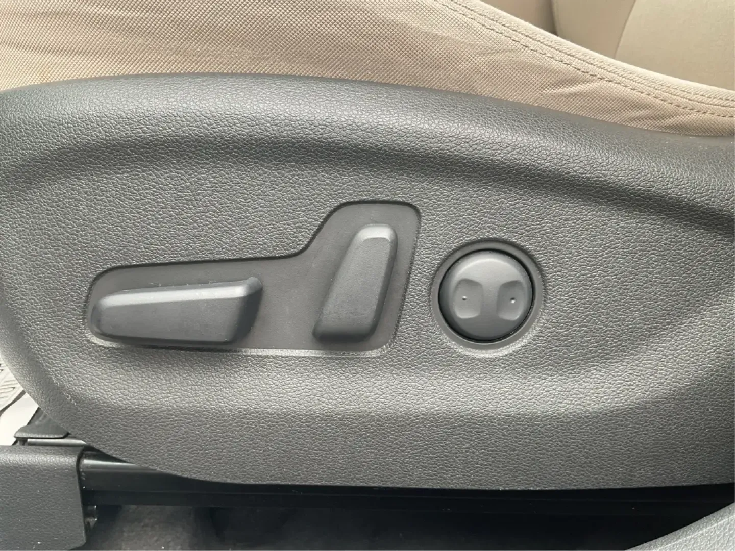 2017 Hyundai Tucson Sport (KM8J3CA29HU) with an 1.6L I-4 gasoline direct injection engine, located at 1099 N County Rd 25A , Troy, OH, 45373, (937) 908-9800, 40.057079, -84.212883 - **Discover Adventure in the 2017 Hyundai Tucson: Your Ideal SUV for Every Journey!**<br /> <br /> Are you ready to elevate your driving experience? The 2017 Hyundai Tucson in striking Ruby Wine is here, tailored for those who crave versatility and reliability in their daily adventures. Whether you'r - Photo#17